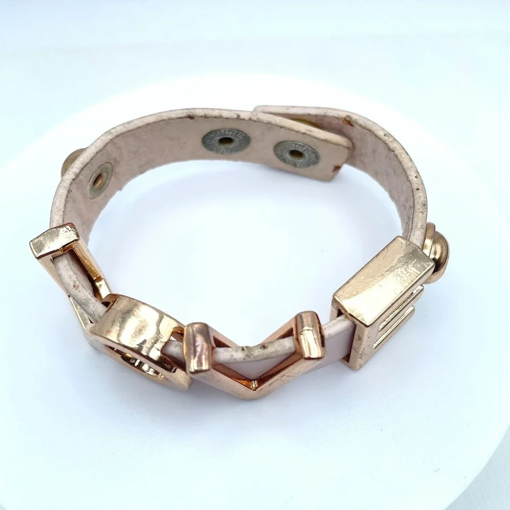 Valentine Gift Fashion Gold-Tone Classic Pink Vegan Leather "Love" Snap Bracelet - Picture 2 of 10